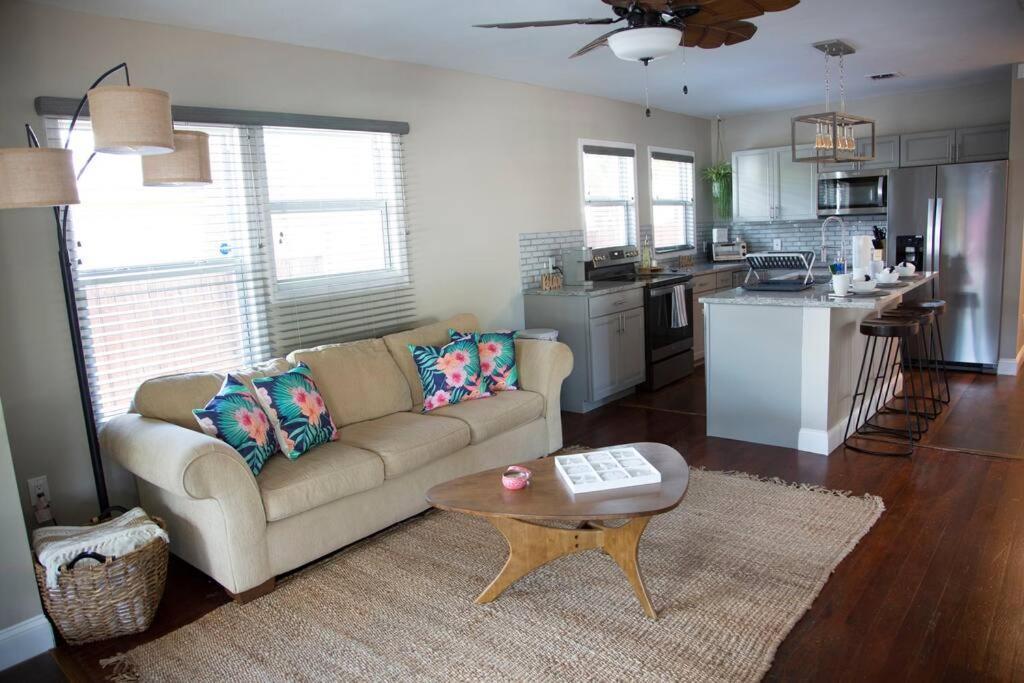 Two Bedroom Ranch With Private Deck Close To Beach Lake Worth Beach Exterior photo