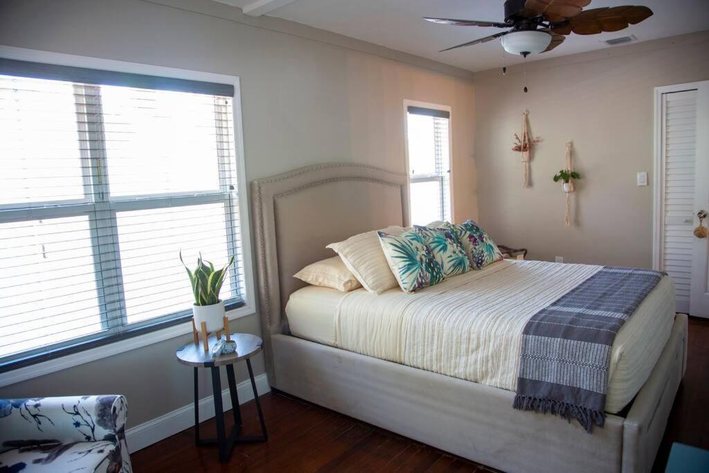 Two Bedroom Ranch With Private Deck Close To Beach Lake Worth Beach Exterior photo