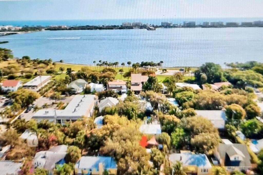 Two Bedroom Ranch With Private Deck Close To Beach Lake Worth Beach Exterior photo